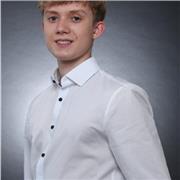 Ich bin ein Abiturient mit ausgezeichneten Schulnoten. Eine meiner Stärken ist, dass ich sehr gut präsentieren und erklären kann